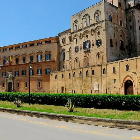 Vendégház Maya Palace Real Centre Close To Cathedral Palermo